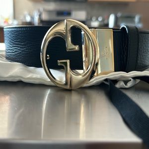 Gucci women’s reversable belt